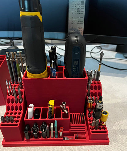 Organizer con fori esagonali per bit e scomparti
